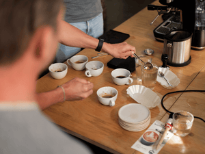 Specialty Coffee Verkostung in entspannter Atmosphäre