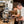 Teilnehmer lernen beim Barista Kurs für Firmen und Teams, wie man Espresso zubereitet.