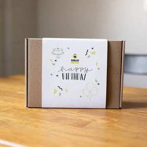 Kaffee-Geschenkbox „Happy Birthday“ als nachhaltiges Geburtstagsgeschenk für Kaffeefans.